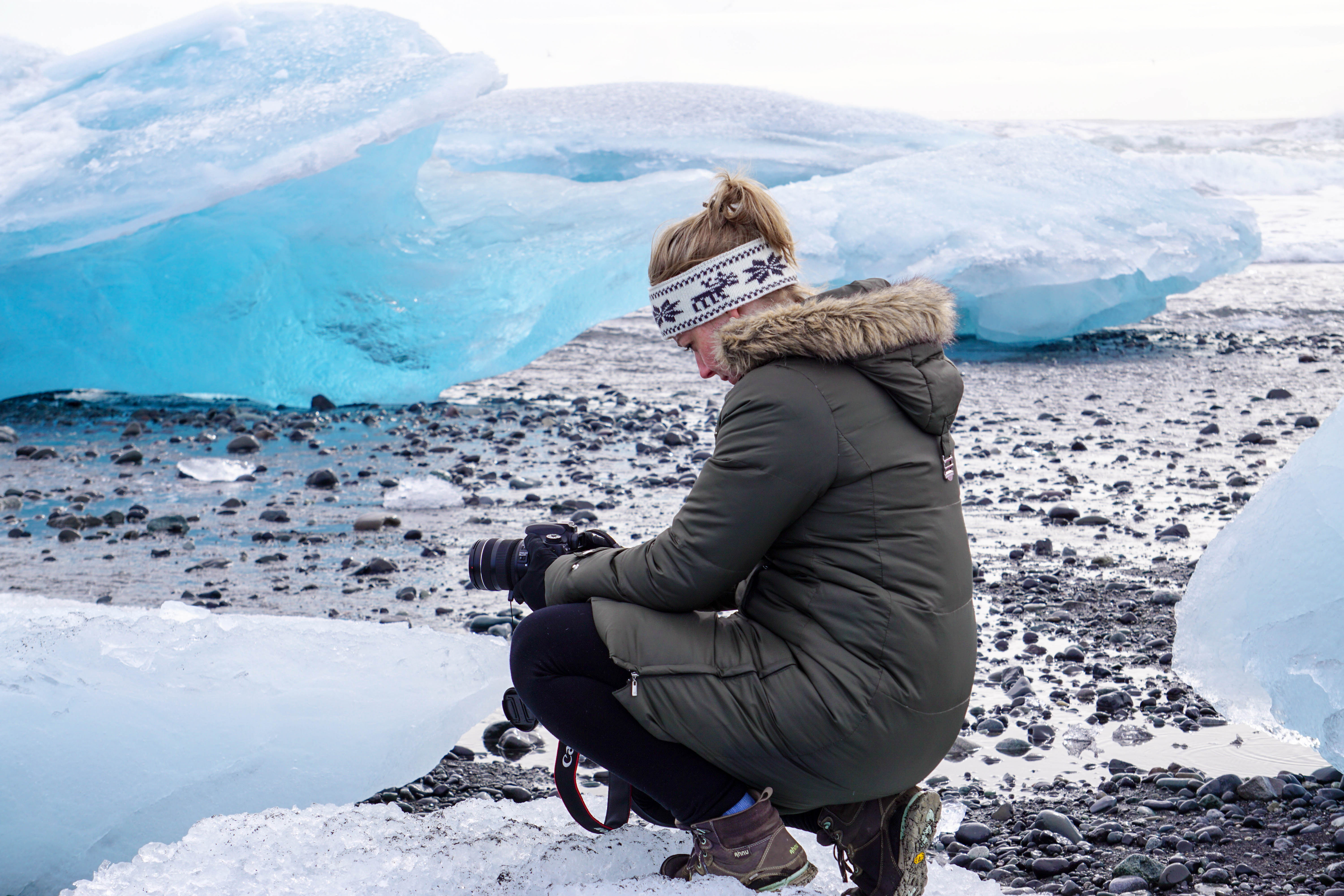 With an array of breathtaking landscapes, you want to be prepared with the best tools to capture it all! Camera essentials for taking the best photos in Iceland + FREE printable checklist! | Life With a View