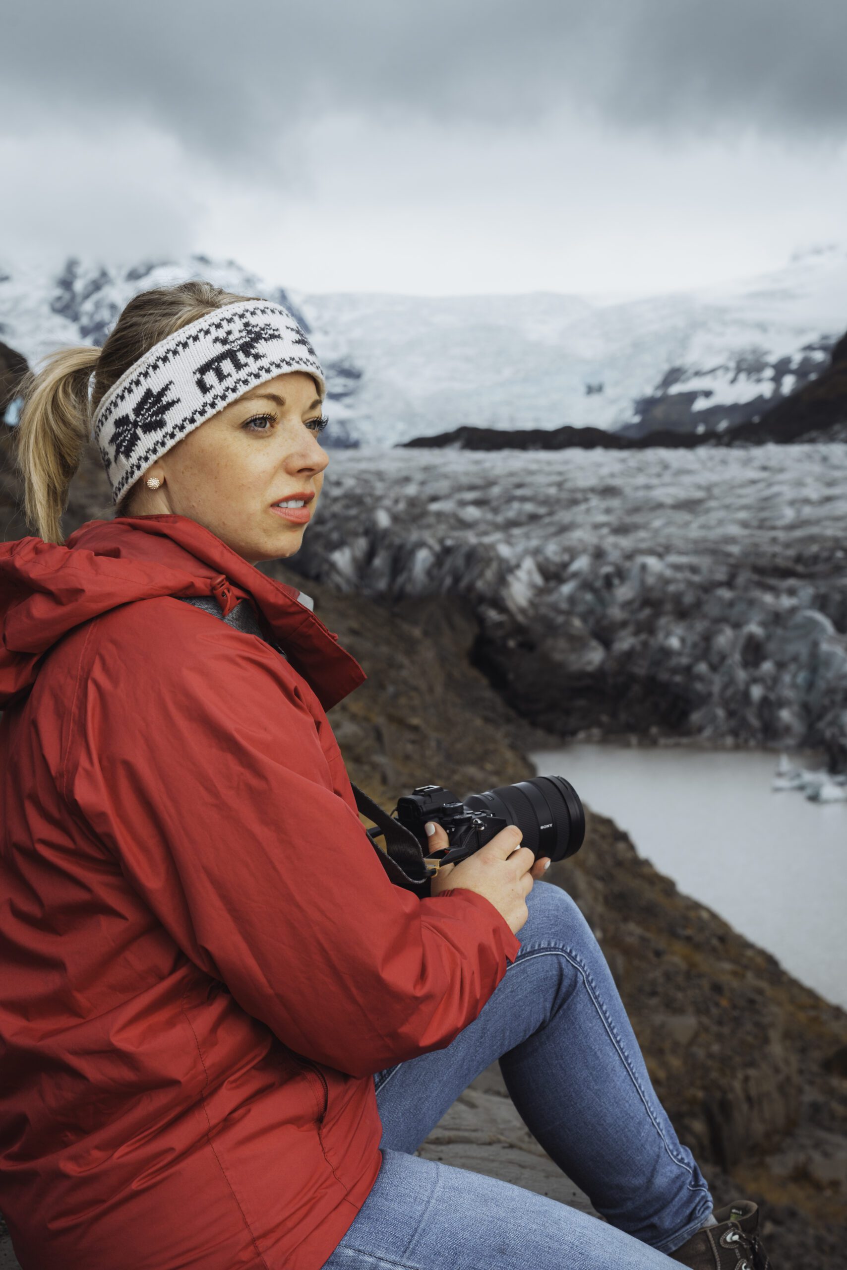 jeannie holding a camera in Iceland