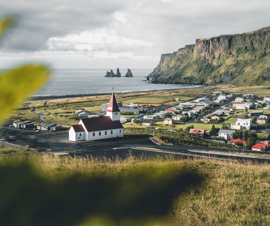 Picture of the famous church located in the town of Vík.